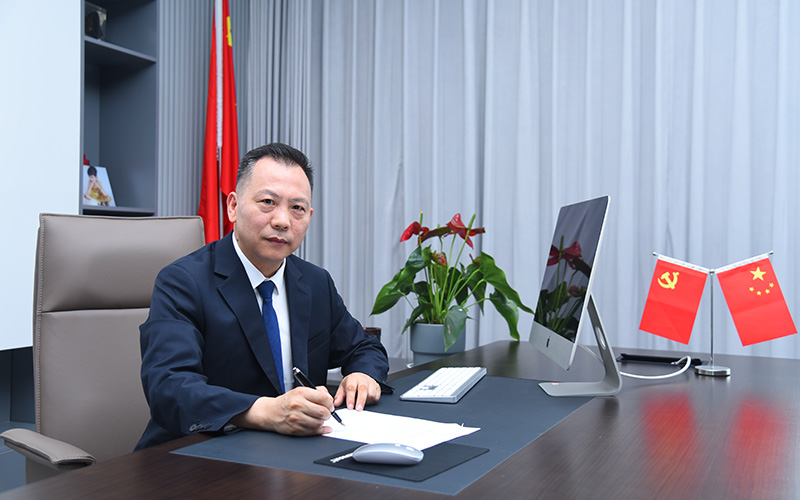 呂云偉副教授 簡(jiǎn)介：源單公司專(zhuān)家委員會(huì)副主任；四川大學(xué)工學(xué)博士、副教授